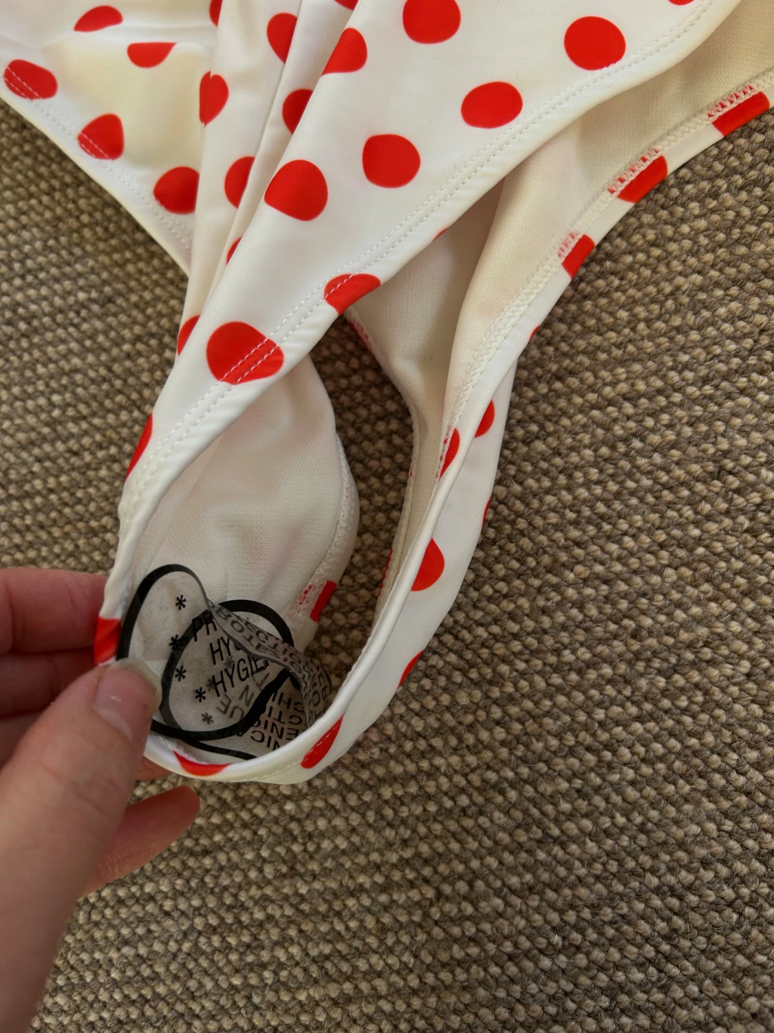 Vit baddräkt med röda prickar - Helt ny - Becksöndergaard - 6