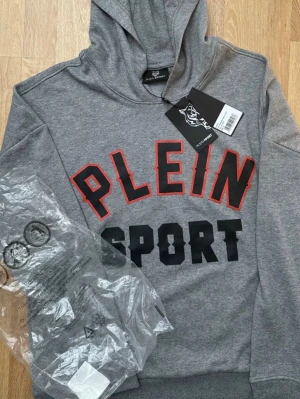 Philipp Plein sport hoodie  - Storlek: S (passar M)                                                            Skick: 10/10 (Helt ny)