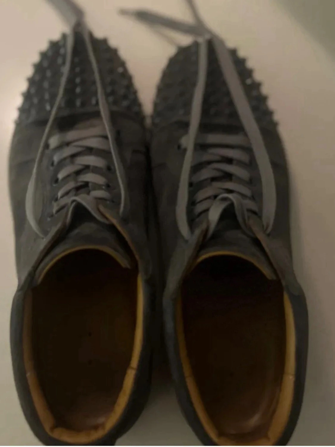 Christian Louboutin svarta sneakers med nitar - 1