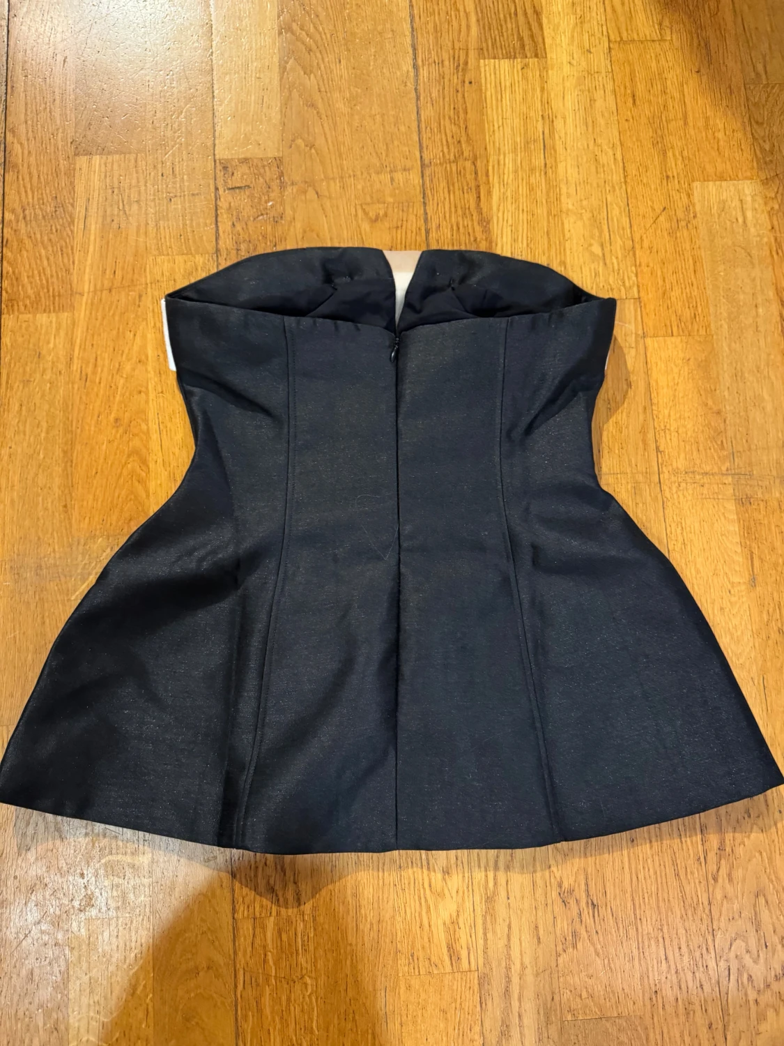 Svartvit kort klänning med rosett M - 3