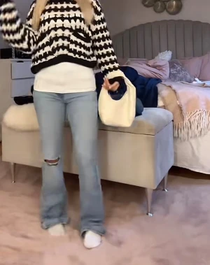 Jeans - Snygga low waist jeans i storlek 36💓