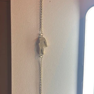 Lacost armband  - Lacost armband köpt för 900kr , knappast använd säljer nu för 300kr pga jag inte hittar boxen (den kommer med en gullig ist) . 