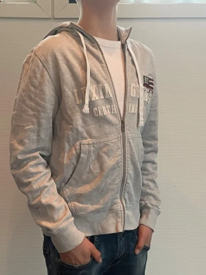 Lexington full zip M -  Lexington full zip  herr| storlek:M| pris: 549 kr| skick:10/10| hör av dig vid Minsta lilla fundering eller fråga|