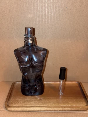 5ml Jean Paul Gaultier Le Male lover sample - 5ml sample av JPG Le male lover, gratis 2 ml vid köp av 99kr eller mer, 10% rabatt på bundles 