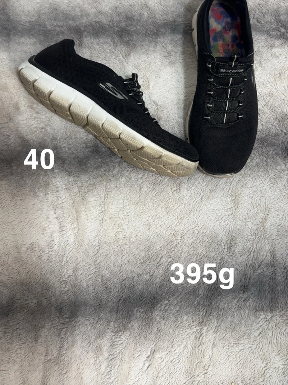 Svarta Skechers sneakers strl 40