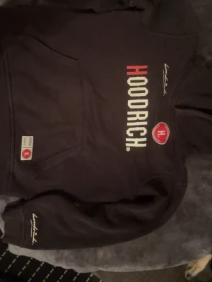 Hoodrich tröja  - En jätte fin hoodrich tröja 12-13 år passar den 