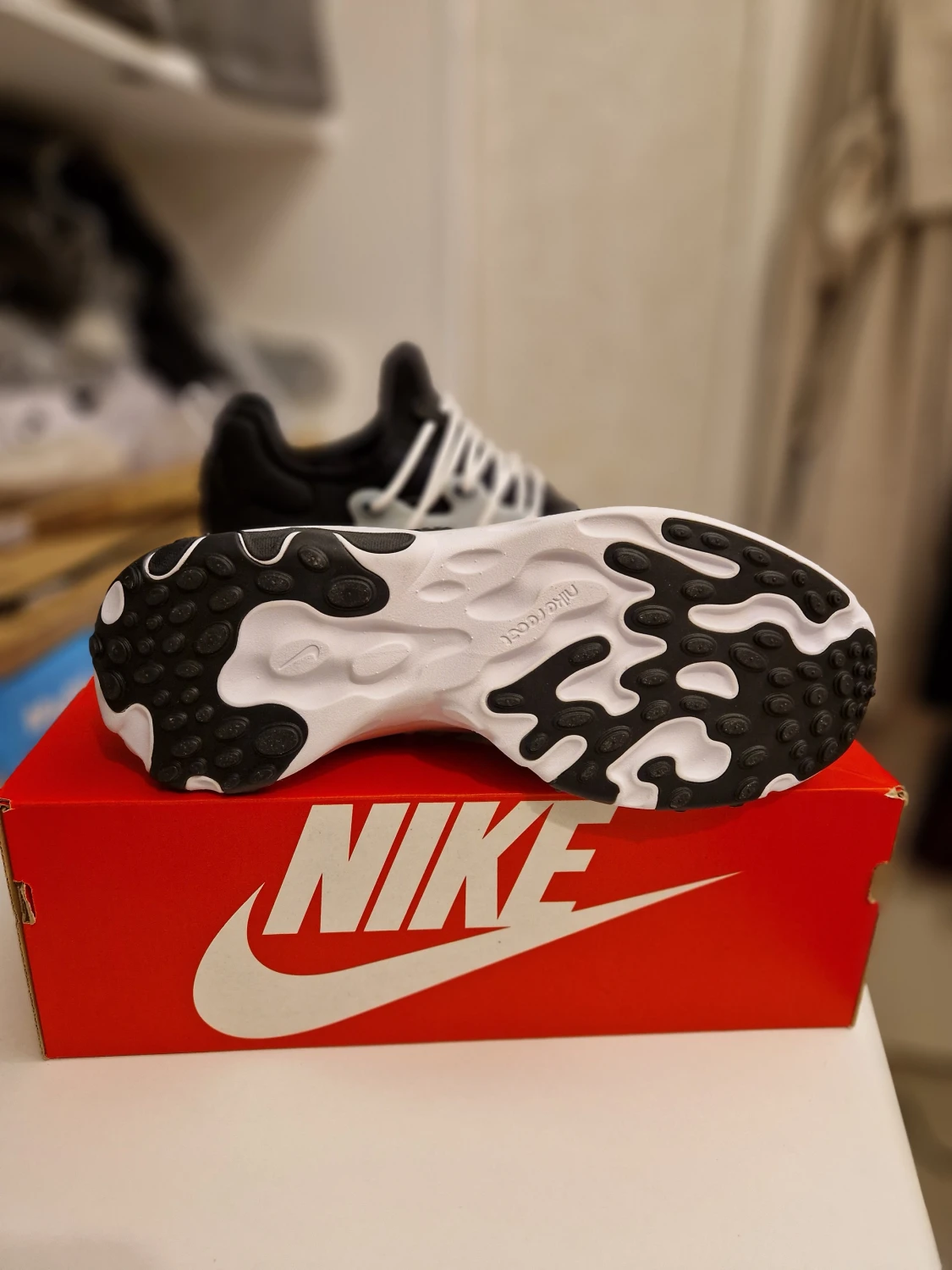 Oanvända Nike Presto React EU44  - 2