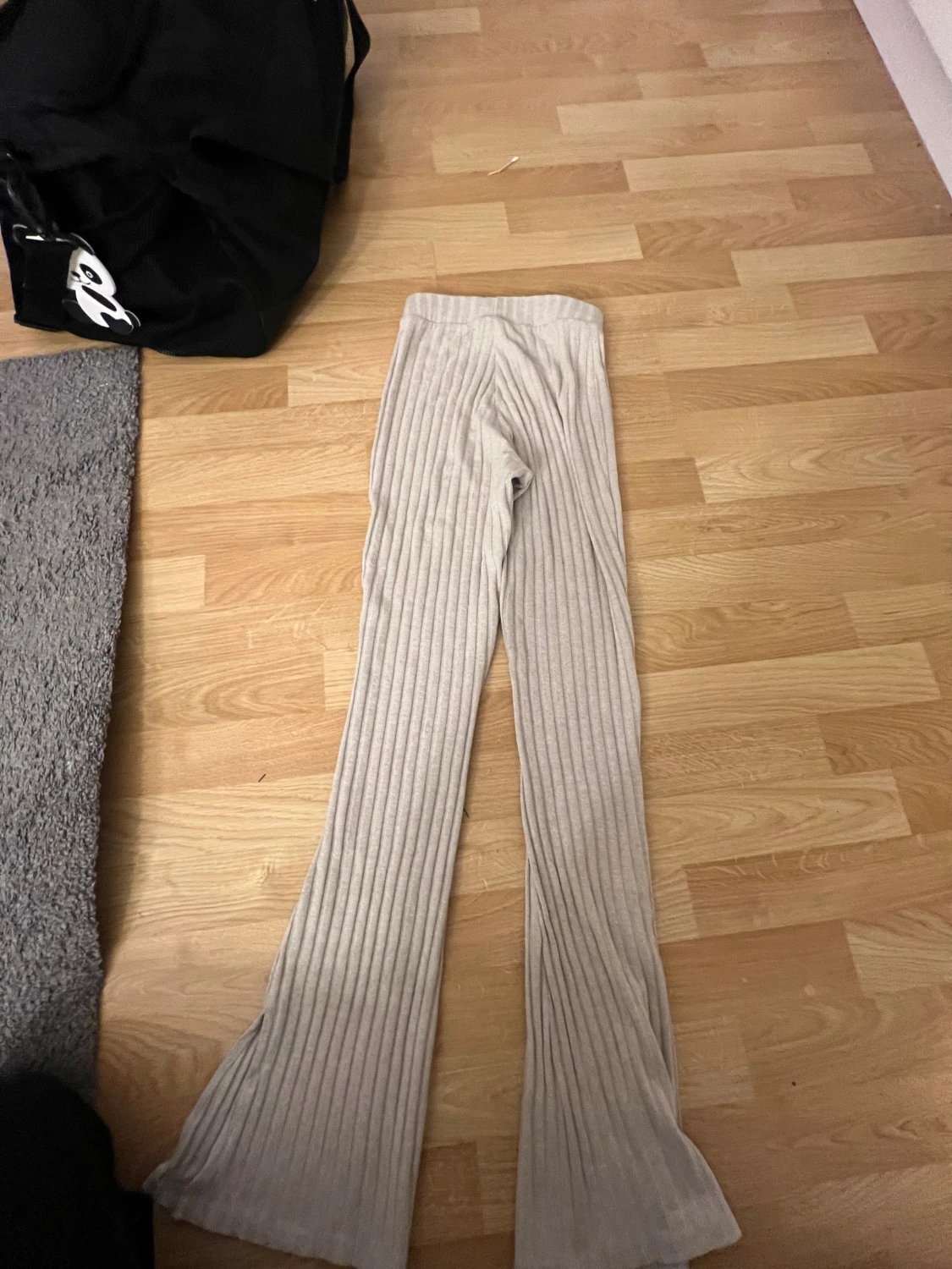 Beige ribbade bootcut byxor - 1
