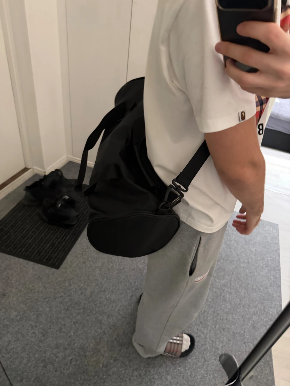 Essentials black duffle bag - 2