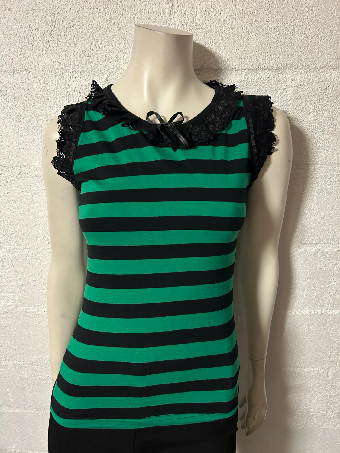 Topp med spets M/L fr Poizen