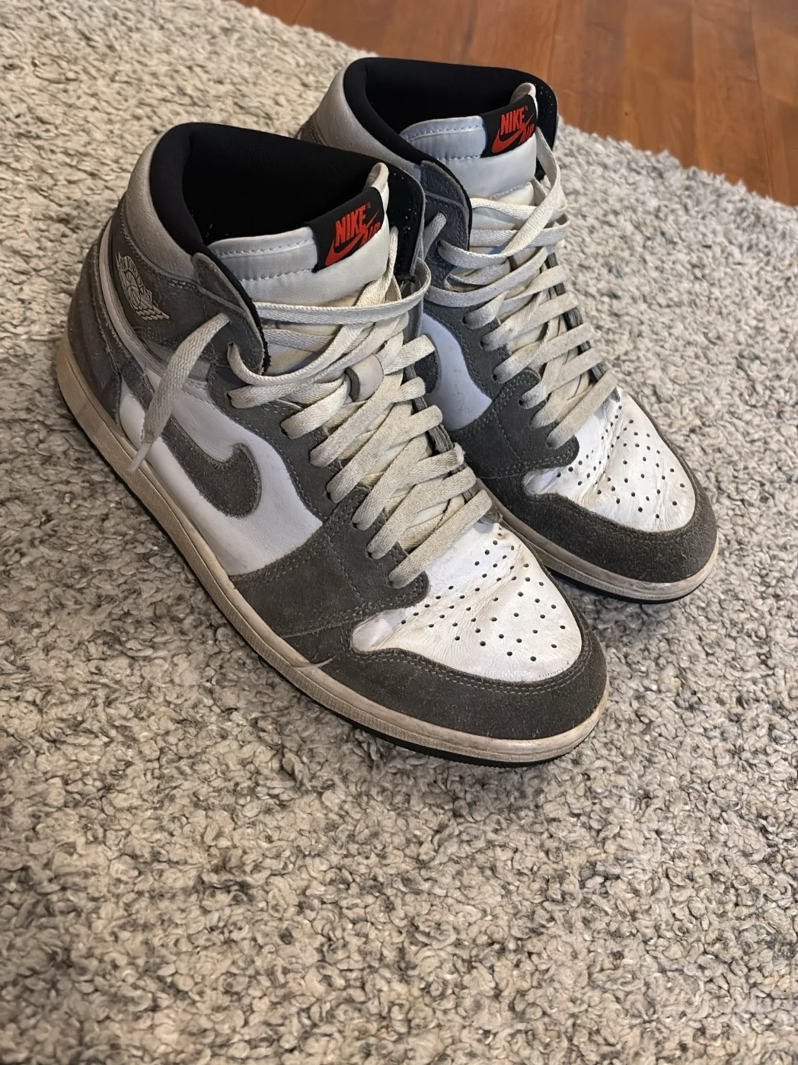 Nike Air Jordan 1 grå och vita sneakers - 1