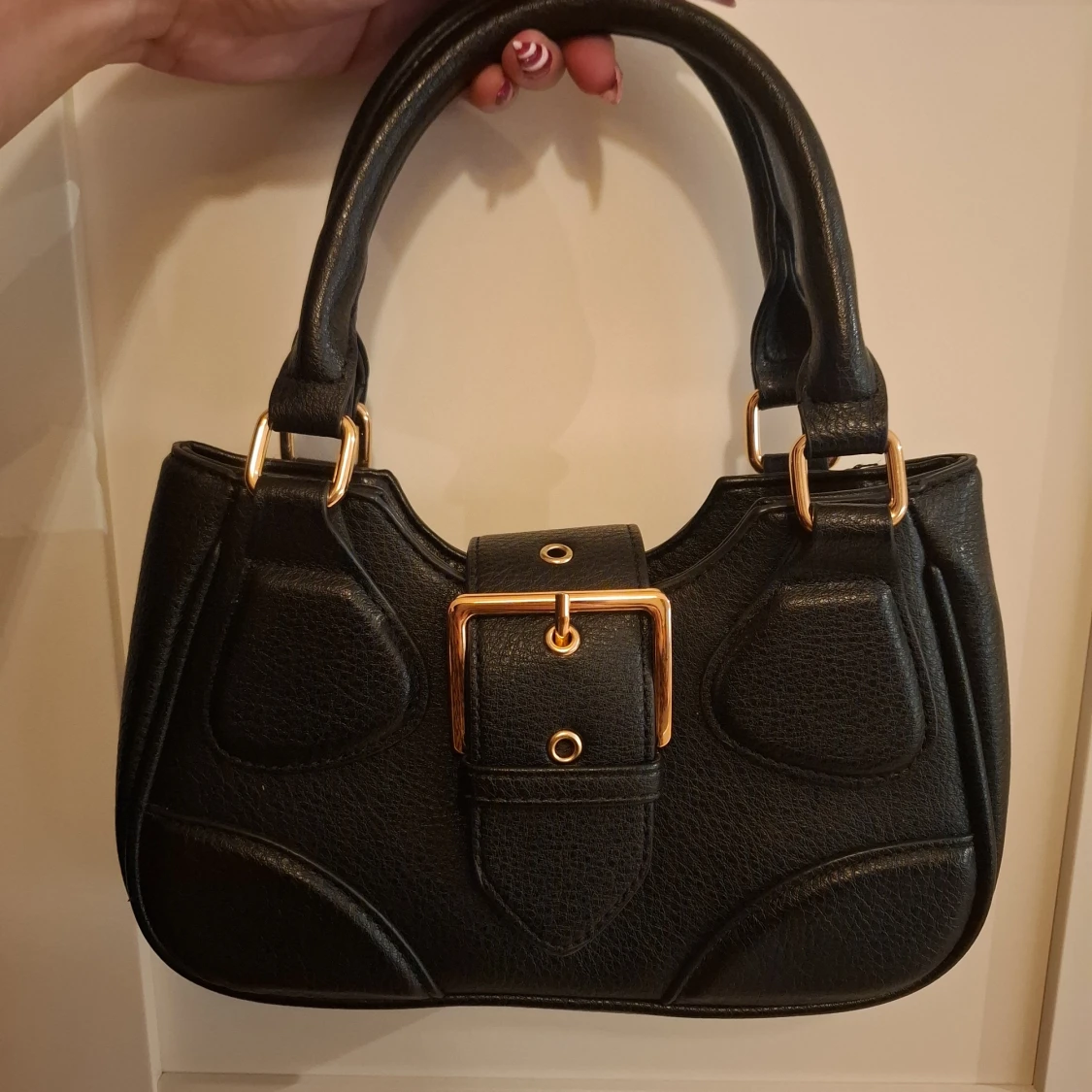 Svart handväska från Sixth Sense