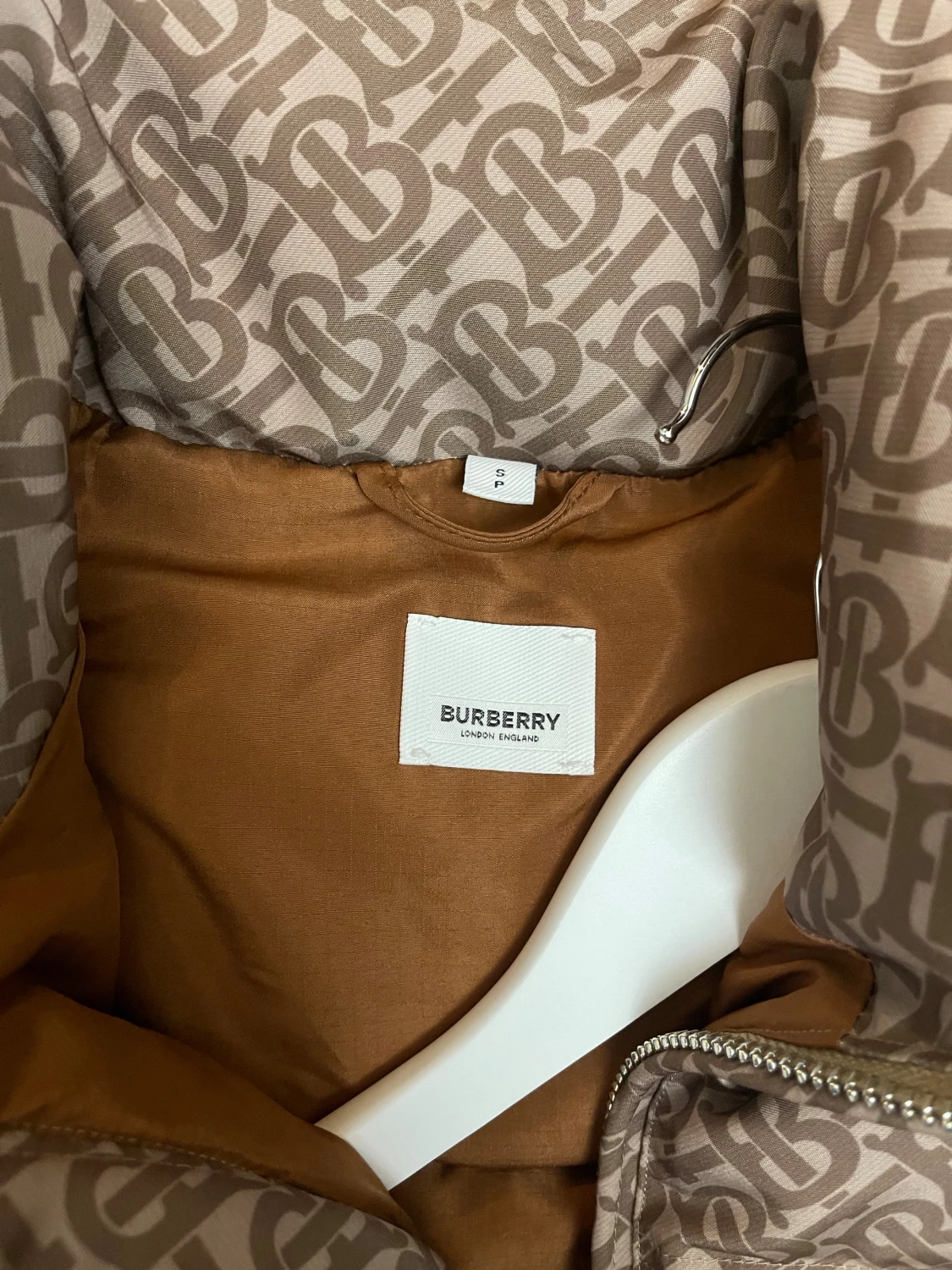 Beige dunväst från Burberry med monogram - 4