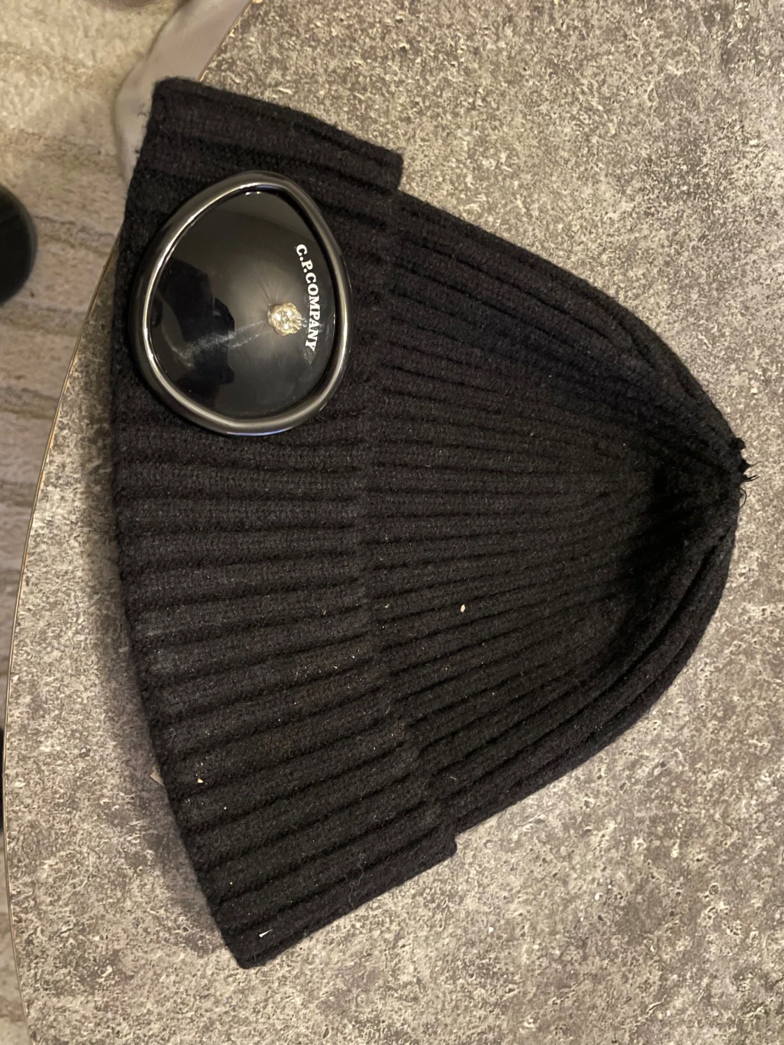 Svart ribbad mössa från C.P. Company - 2