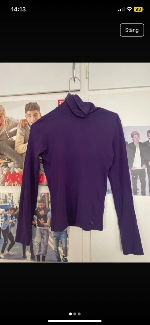 Lila polotopp från plaza italia  - Jättefiiin! Använt en gång. Sömnen har gått upp lite längst ner (bild tre) men annars som ny😇