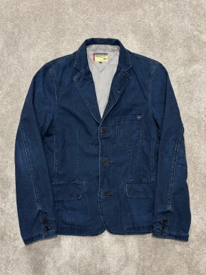 Tommy Hilfiger - Tommy Hilfiger Blazer! | Skick 9/10 mycket bra! | Passar 180-185cm ungefär! | Nypris runt 2000kr | Mitt pris 1099kr | Kom pm vid frågor eller funderingar! | Postas eller möts upp i Gävle!