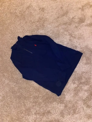 Ralph lauren  - Riktigt fin, funkar med allt inga fel heller bara inget för mig!