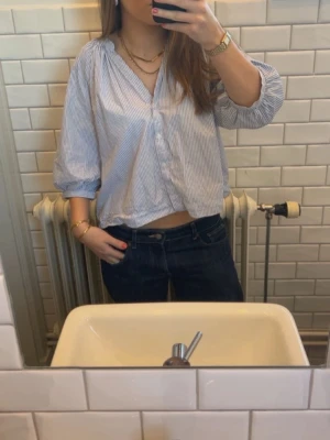 Efterfrågad HM blus! - jättesnygg och efterfrågad HM blus! Helt slutsåld och säljs inte längre🙌🏻 inga defekter🥰 skriv för frågor! Pris kan diskuteras och sänkas vid snabb affär!!!