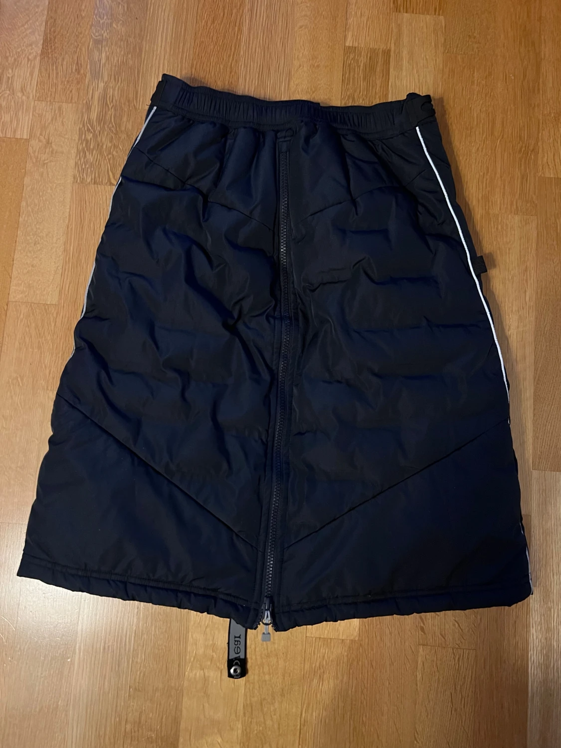 Marinblå kjol från Uhip med dragkedja - 1