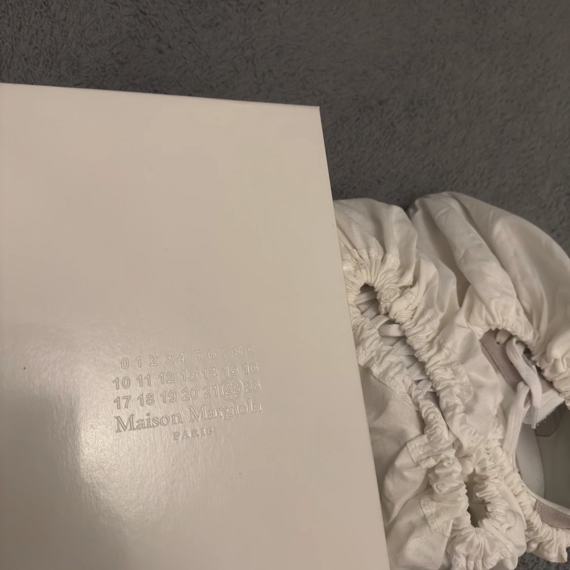 Snygga stilrena gats I vitt med ljus grå mocka! - 4