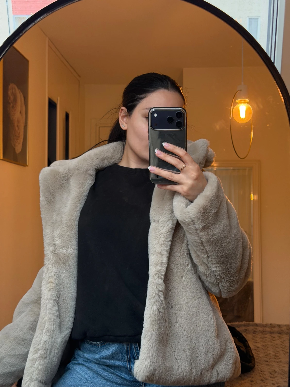 Beige pälsjacka från NA-KD