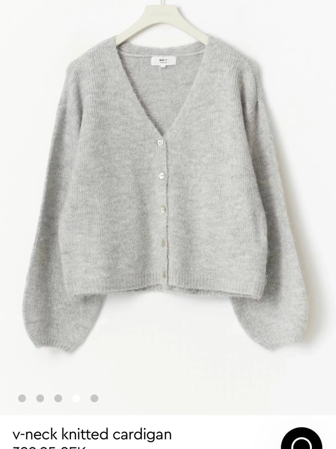 Grå stickad kofta med v-ringning