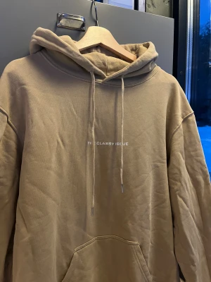 Beige hoodie från The Classy Issue i strl L - Beige hoodie från The Classy Issue i storlek L