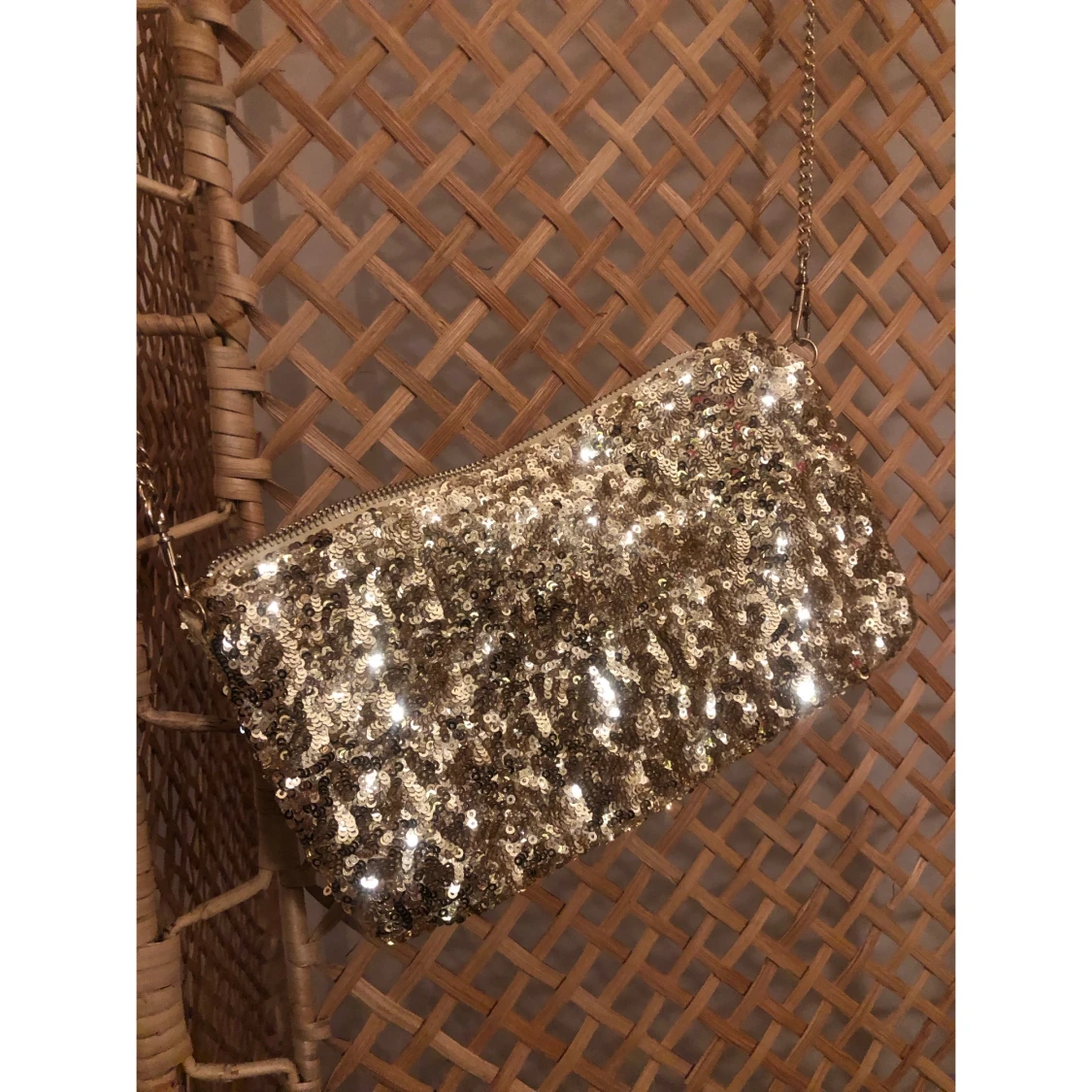 Glittrig guld axelväska med paljetter