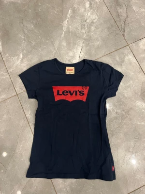 Vintage T-shirt Levis  - Cool vintage t-shirt från Levis. 