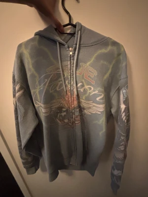 Hoodie - En hoodie från Urban outfitters, jätte snygg och edgy