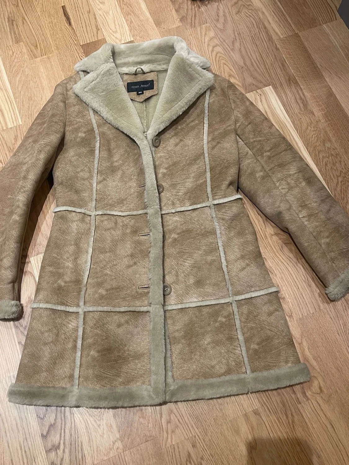Beige faux pälsjacka från Miss Bissi stl 36
