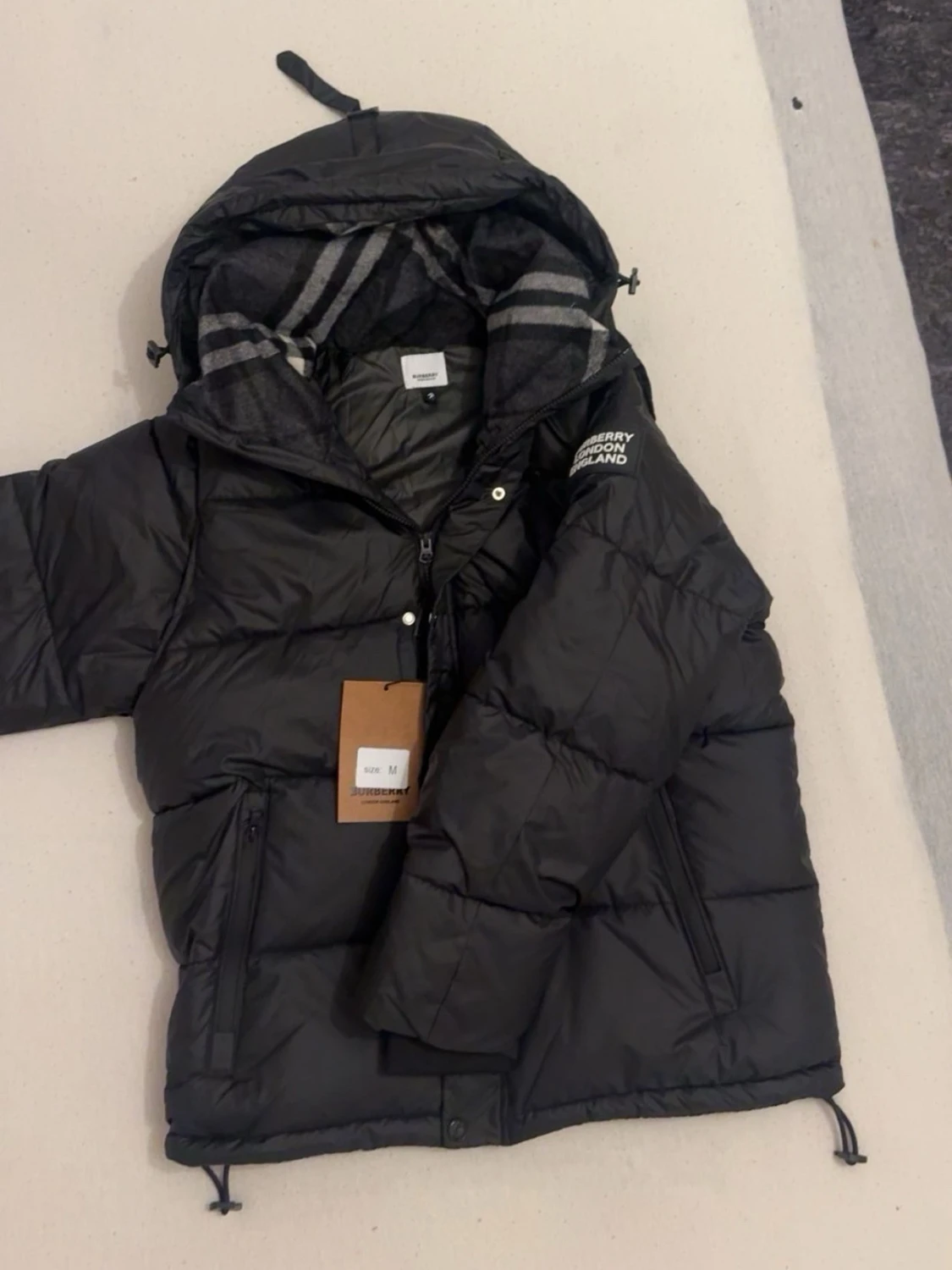 Svart pufferjacka från Burberry - 1