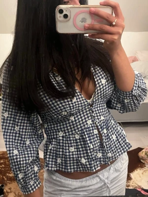 zara blus - super fin blus med unik design 