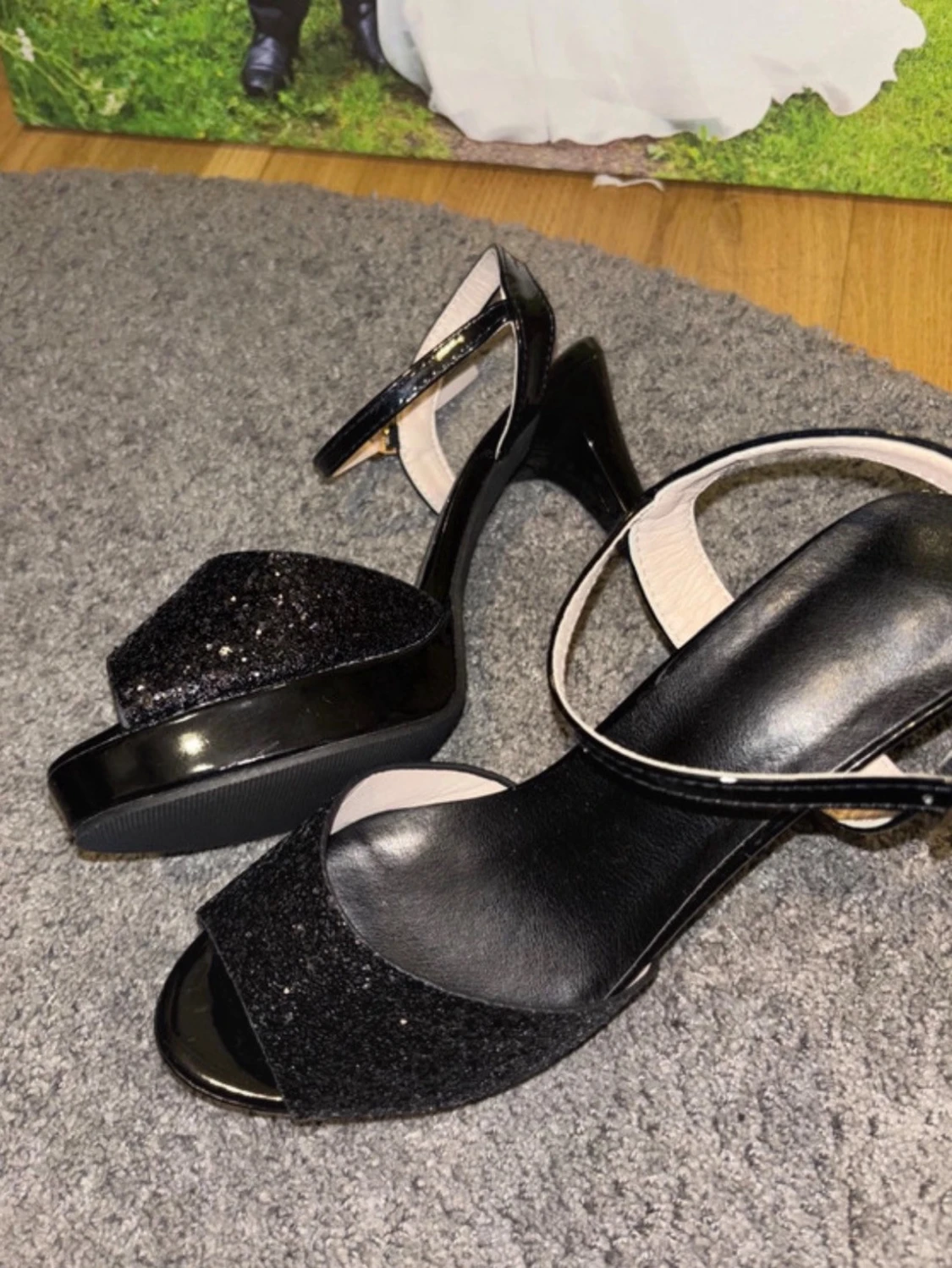 Svarta glittriga skor med klack - 1