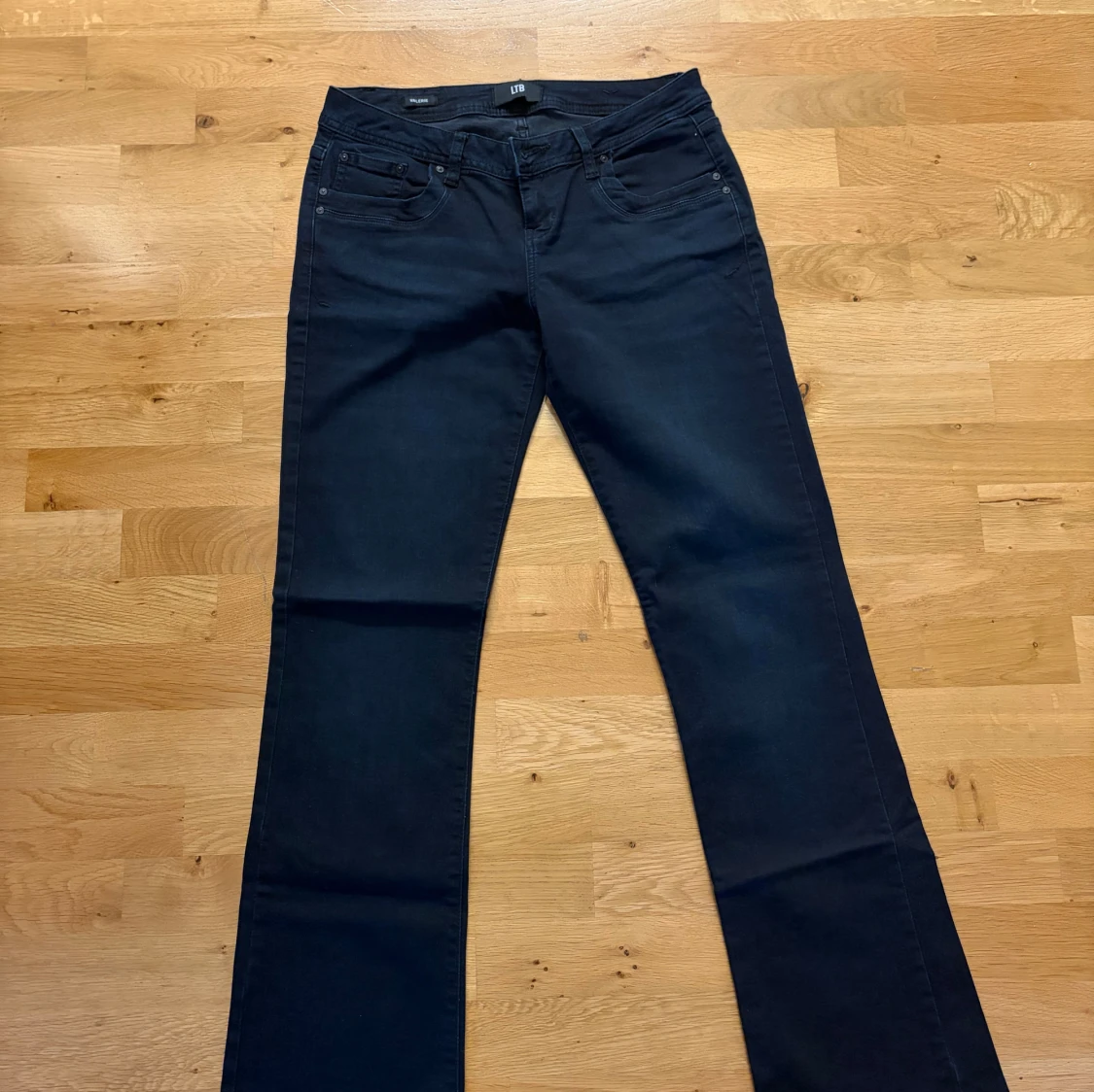 Svarta bootcut jeans från LTB