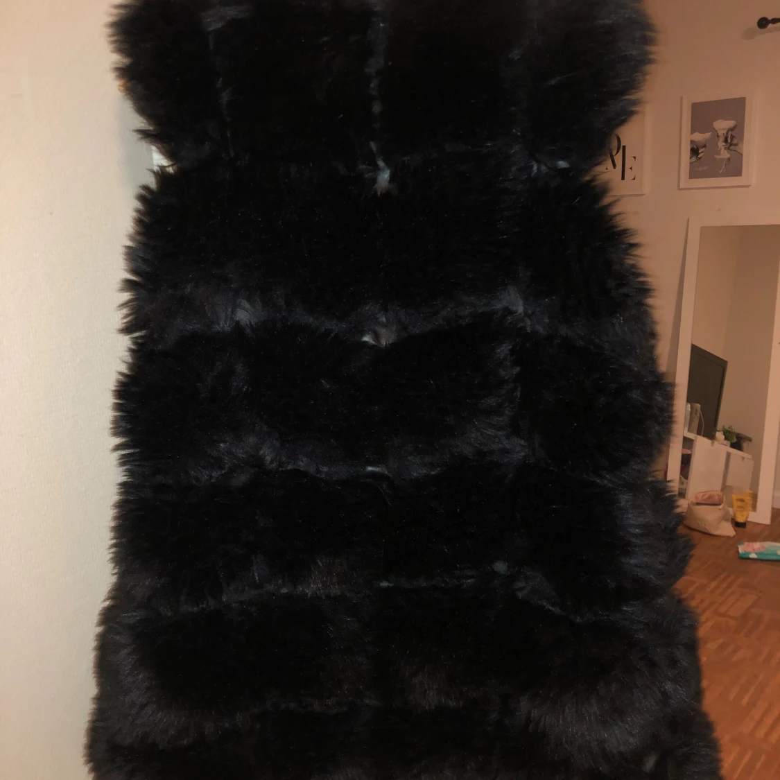 Svart fluffig pälsväst från Wenafa - 3