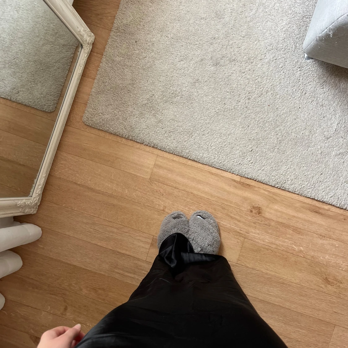 Svart långkjol i satin-look - 2