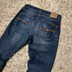 Nudie jeans lean dean slim fit herr wash  - Nudie jeans slim fit modell lean dean. Riktigt fet och unik wash. Mycket bra skick, inga defekter. Storlek w28 passar nog w29 lika bra, postas antigen samma dag som köp eller dagen därpå🙌💯