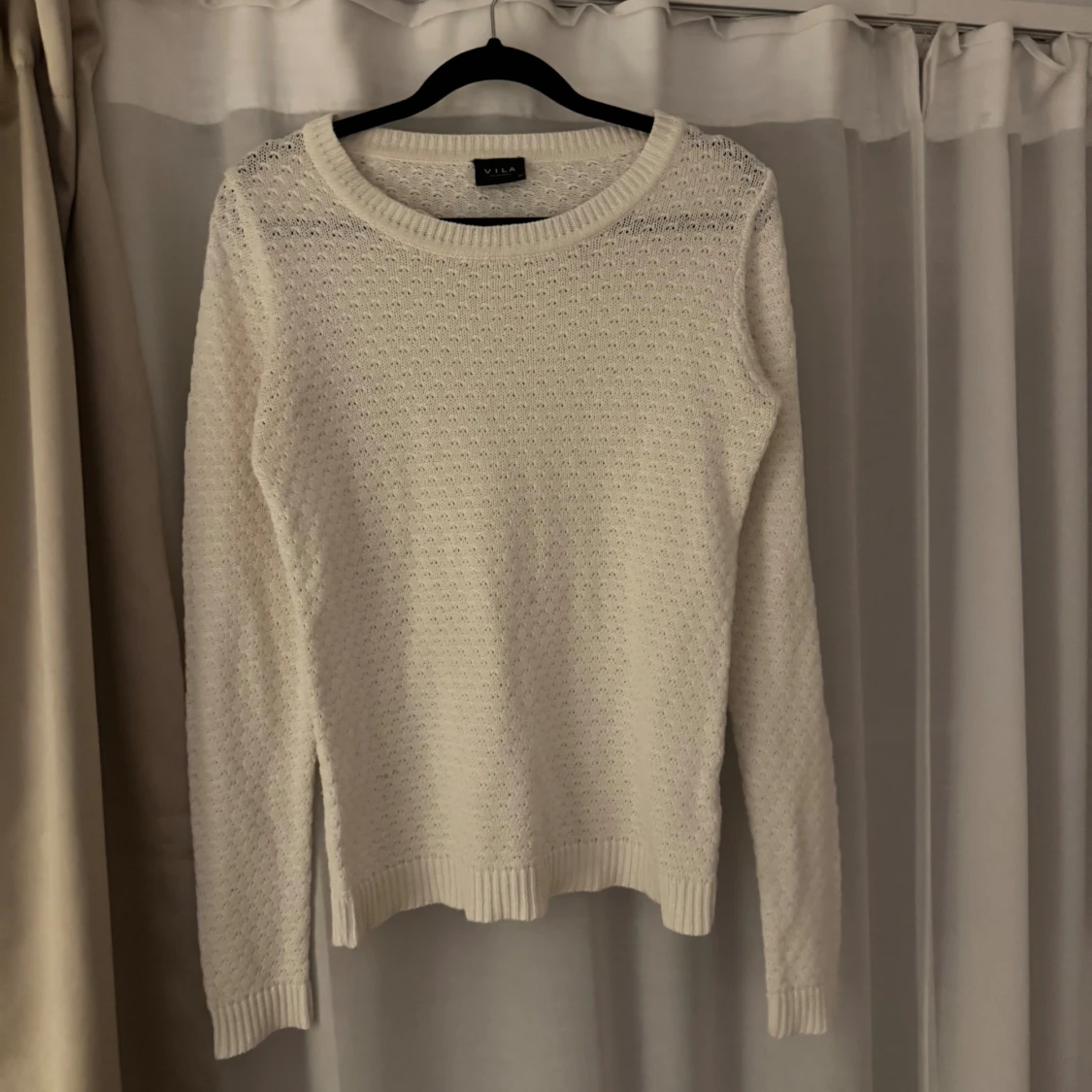 Vit stickad tröja från Vila XS