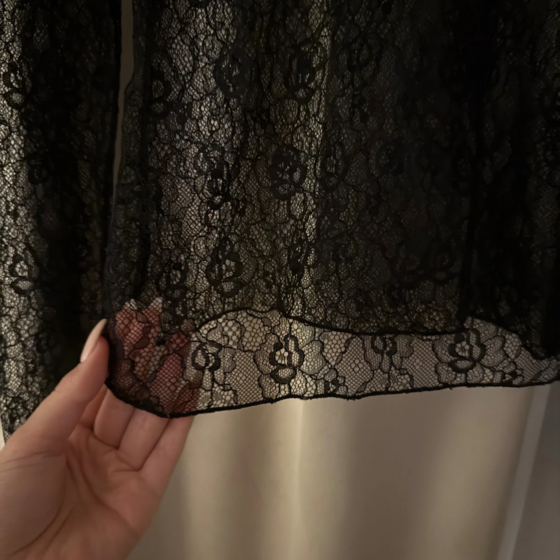 Svart långärmad spetsblus - 2