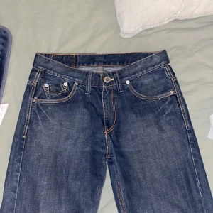 Mörkblå jeans från Crocker - Säljer ett par mörkblå jeans från Crocker, säljer pågrund av att jag tycker dom är lite för korta för mig som är 173-174. Pris kan diskuteras!!!