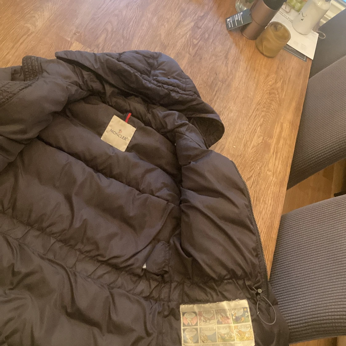 Svart Moncler pufferjacka med huva - 3