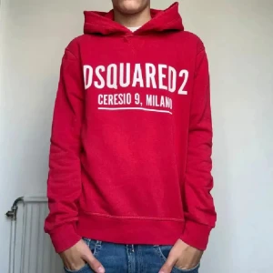 Dsquared2 hoodie - DSQUARED hoodie | skick: 9/10 | Size - 14Y | Hör av dig vid minsta fråga //CDL