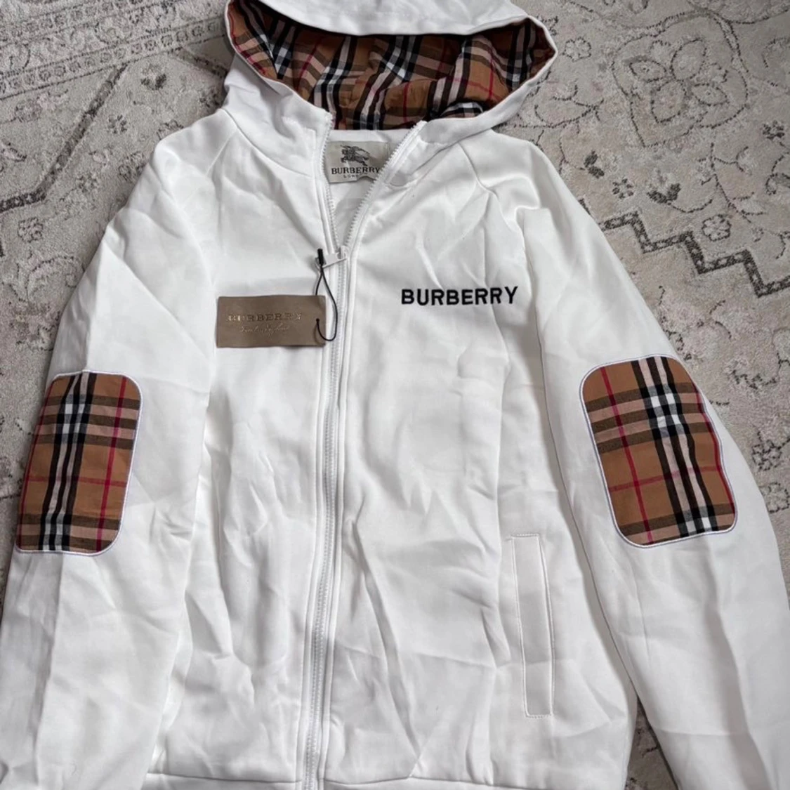 Vit Burberry kofta
