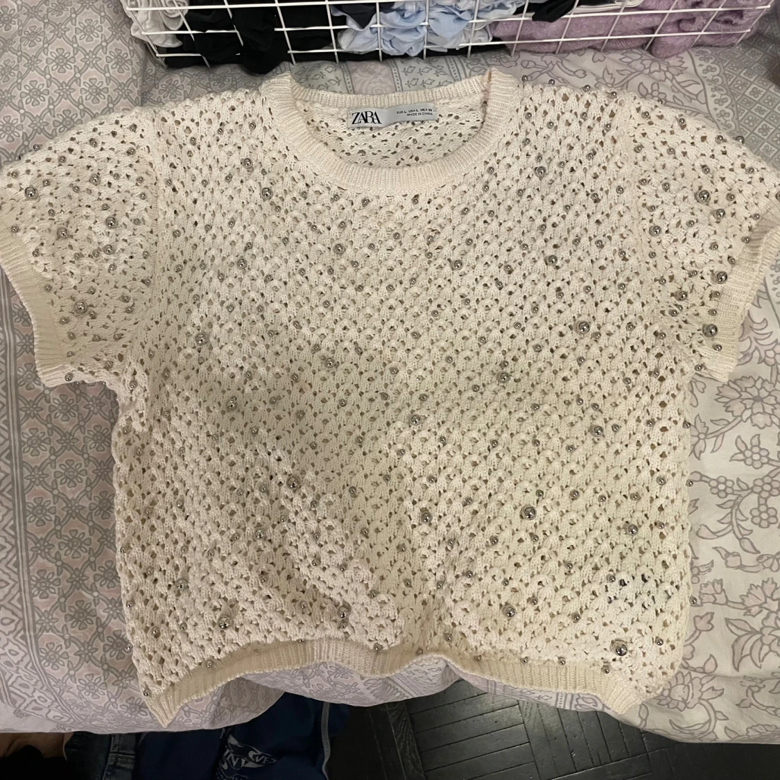 Vit topp med pärlor Zara