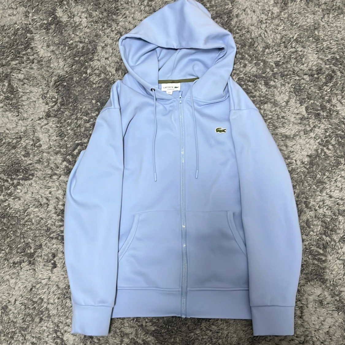 Ljusblå hoodie från Lacoste