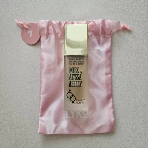 Musk by Alyssa Ashley Eau de Parfum 25ml - En flaska Musk by Alyssa Ashley Eau de Parfum. Storlek: 25 ml.  Ord pris 299kr
