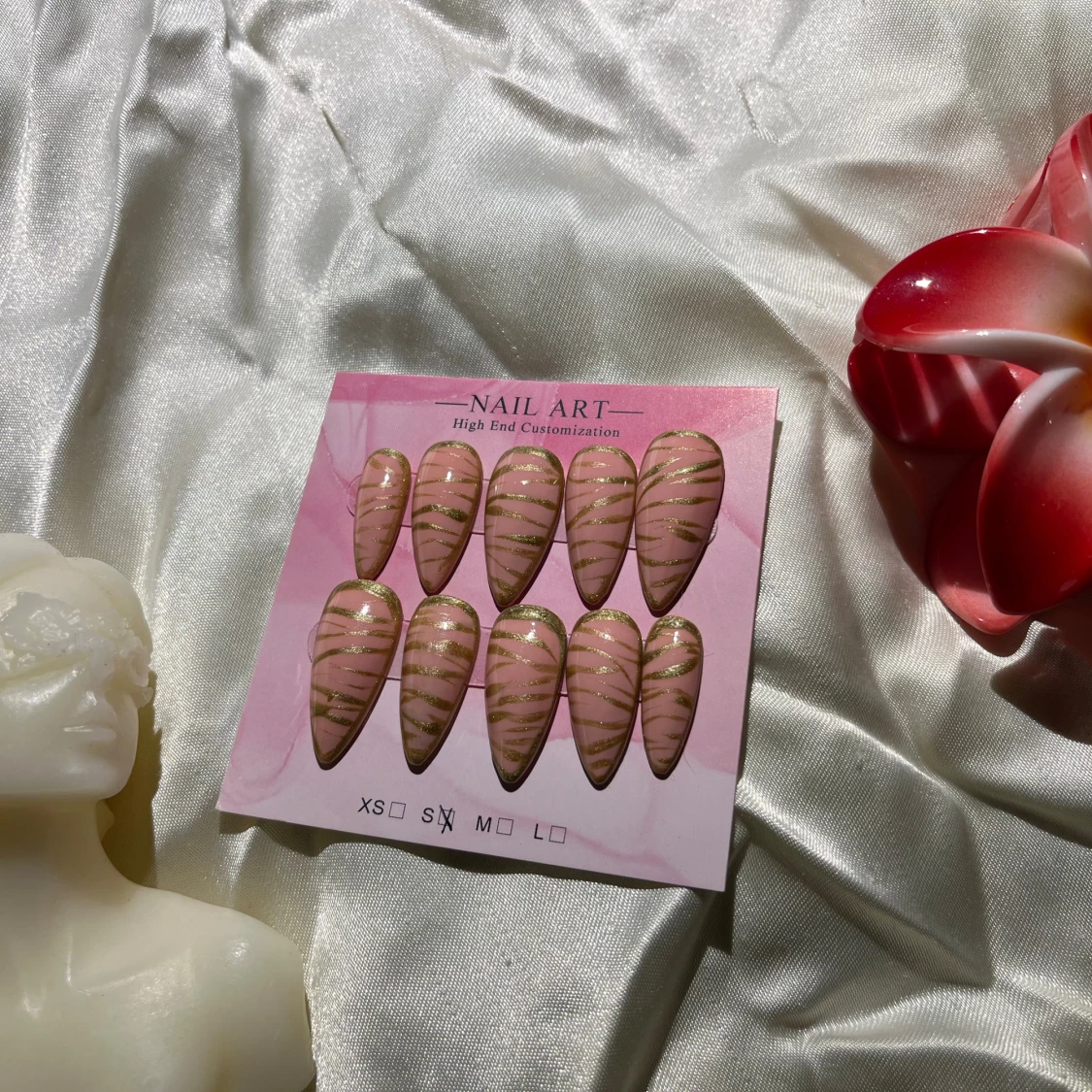 Rosa och guldiga lösnaglar  - 1