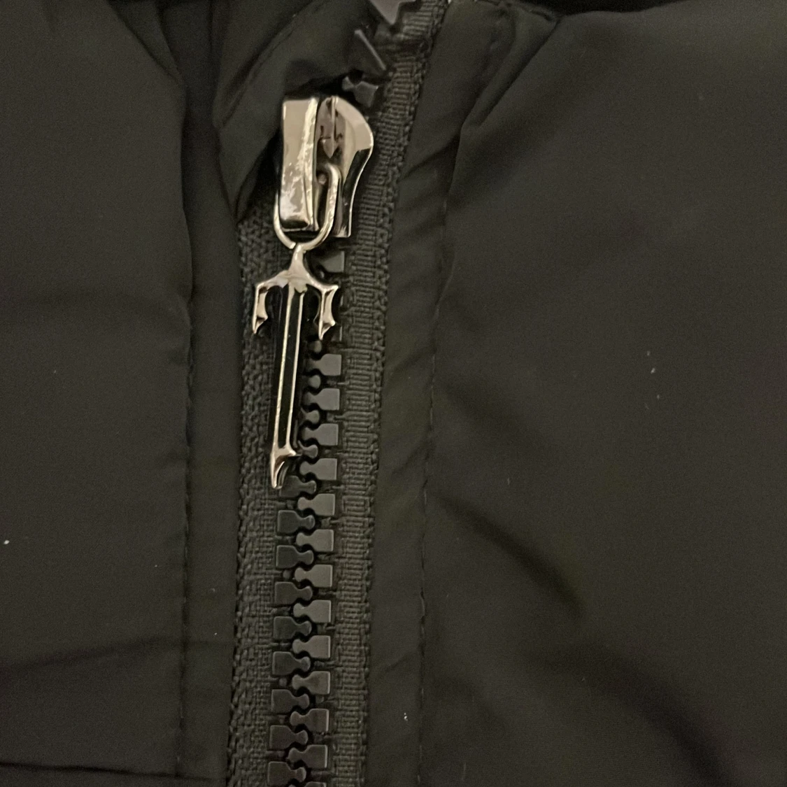 Trapstar svart pufferjacka med röd logga - 3