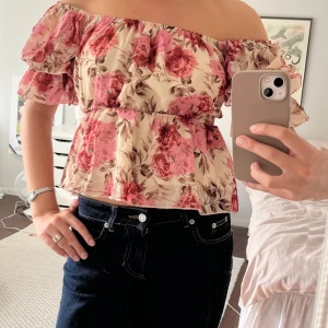 Blommig topp  - Superfin blommig topp 